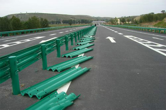 阿拉尔波形护栏的维护与管理确保道路安全的关键步骤