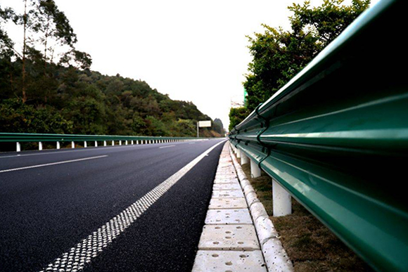 阿拉尔高速公路护栏的常用类型