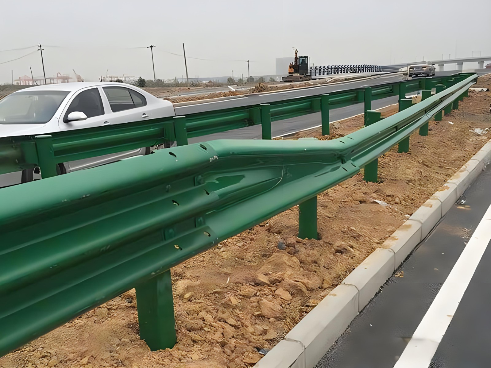 阿拉尔高速波形护栏板日常维护方案确保道路安全新举措