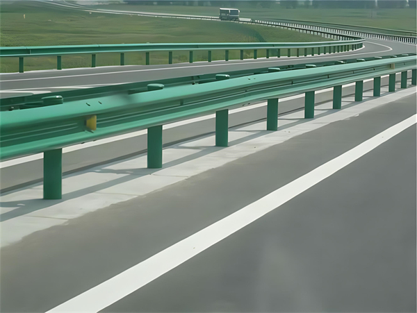 阿拉尔波形梁护栏在高速公路的应用
